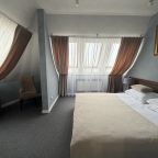 Люкс, Отель Петр