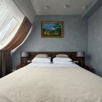 Люкс, Отель Петр