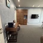 Люкс, Отель Петр