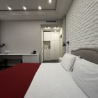 Полулюкс, Отель Петр