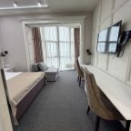 Полулюкс, Отель Петр