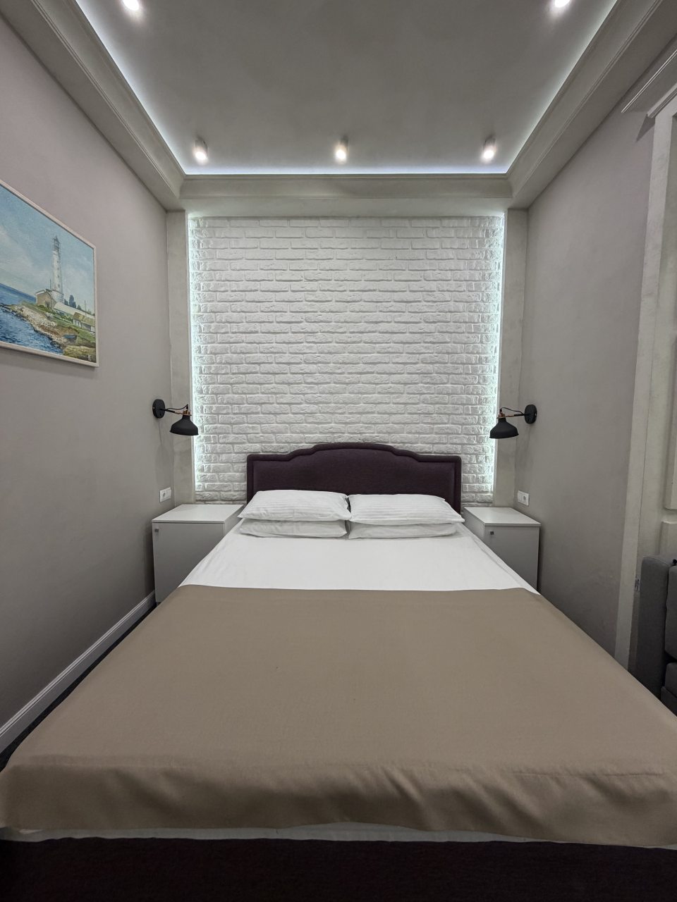 Полулюкс, Отель Петр