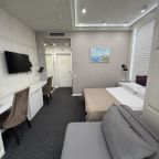 Полулюкс, Отель Петр