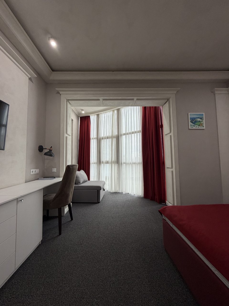 Полулюкс, Отель Петр