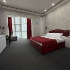 Полулюкс, Отель Петр