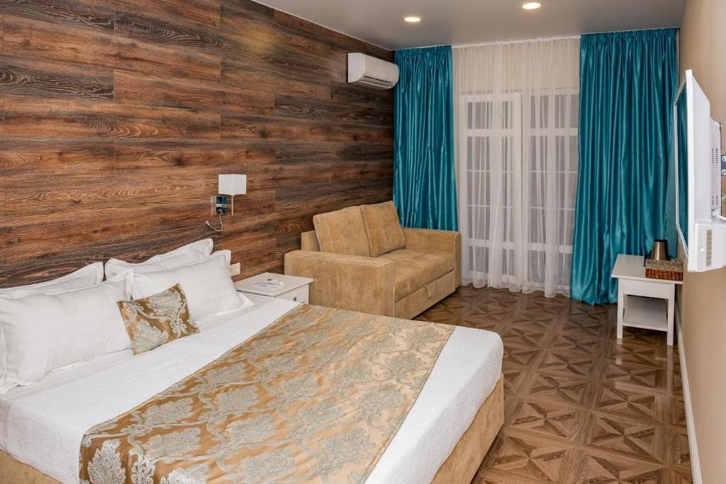 Двухместный (Двухместный номер с двуспальной кроватью и дополнительной кроватью) гостевого дома Dolce Vita Club, Геленджик