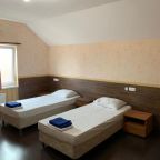 Двухместный (Двухместный номер с 2 отдельными кроватями и собственной ванной комнатой), Гостевой дом Транзит