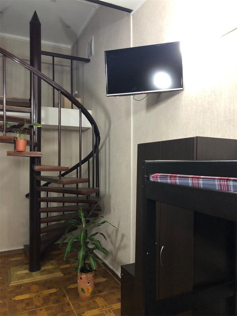 Шестиместный (Койко-место в общем номере для мужчин, комфорт+ТВ) хостела № 1 Республика, Москва