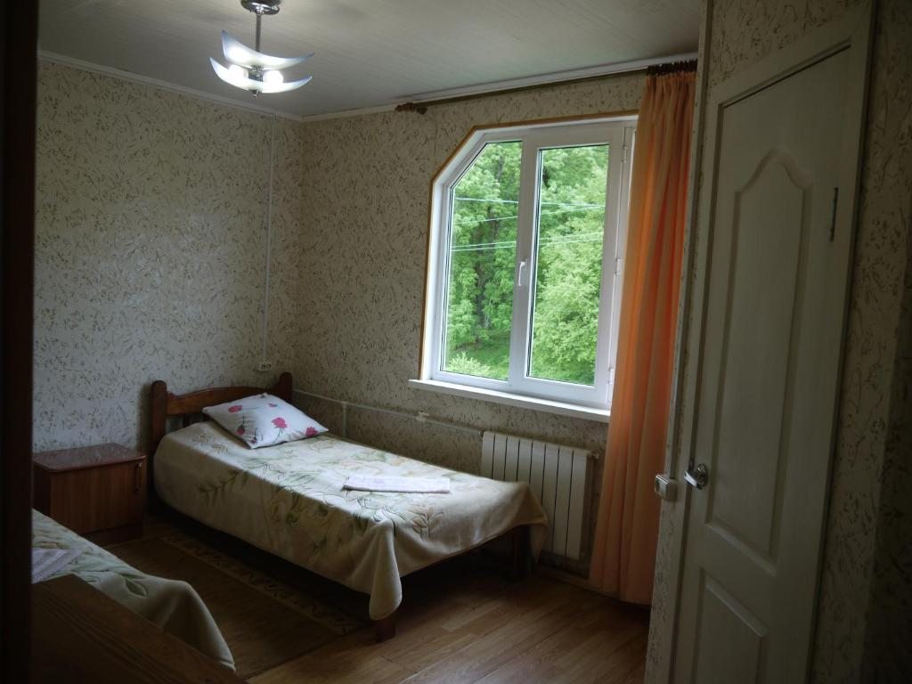 Двухместный (Двухместный номер с 2 отдельными кроватями) гостевого дома Лесная Поляна, Мезмай