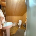 Душевая кабина в ванной комнате