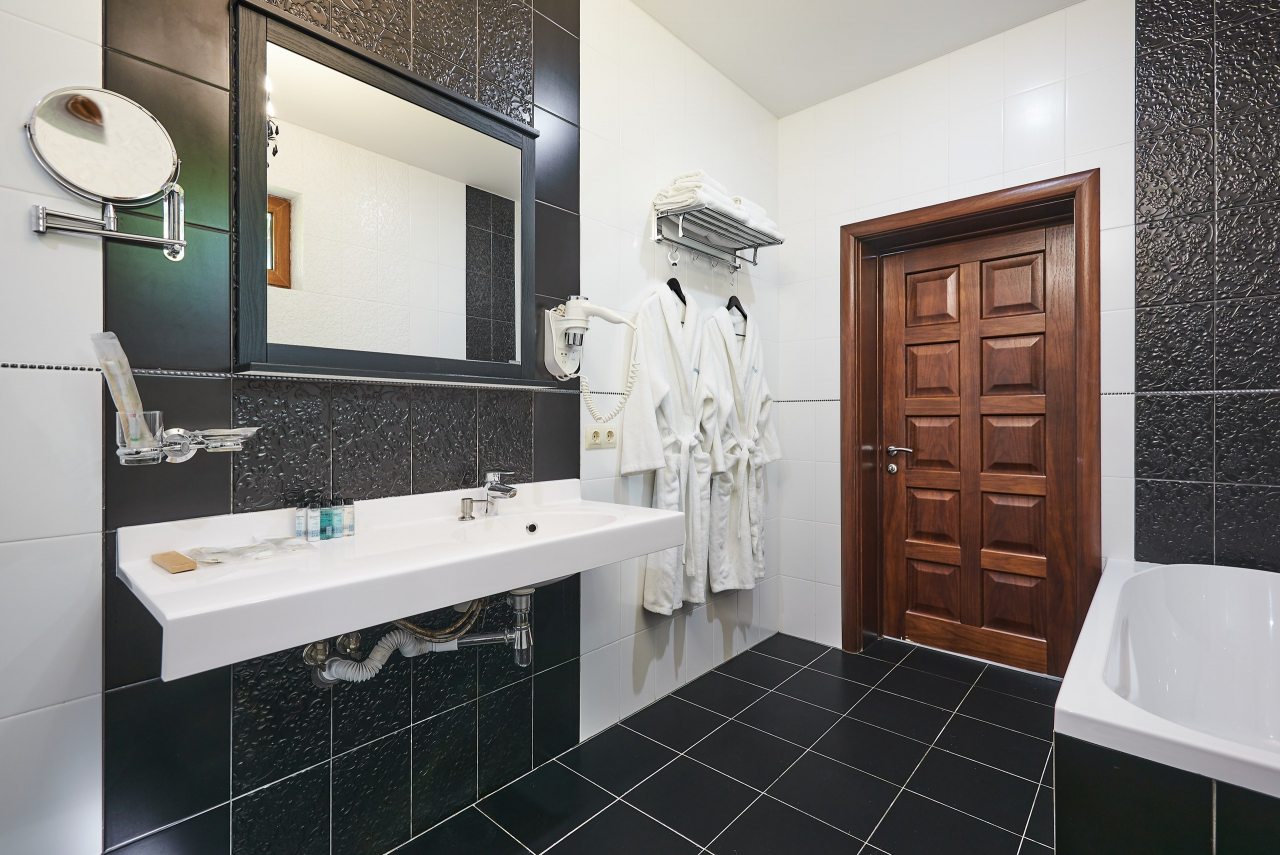 Двухместный (Улучшенный с 1 кроватью или 2 отдельными кроватями, вид на бассейн), Гостевой дом Alm Hotel