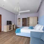 Двухместный (Улучшенный с 1 кроватью или 2 отдельными кроватями, вид на бассейн), Гостевой дом Alm Hotel