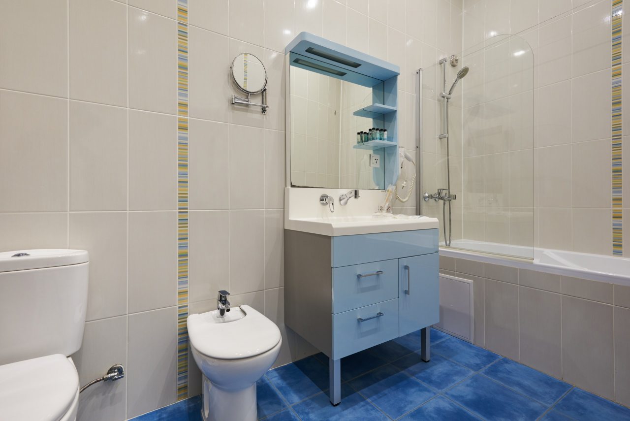 Двухместный (Улучшенный с 1 кроватью или 2 отдельными кроватями и видом на город), Гостевой дом Alm Hotel