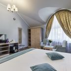 Двухместный (Улучшенный с 1 кроватью или 2 отдельными кроватями и видом на город), Гостевой дом Alm Hotel