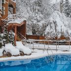 Подогреваемый бассейн круглый год, Гостевой дом Alm Hotel