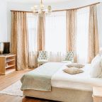 Люкс (Люкс с видом на горы и балконом), Гостевой дом Alm Hotel