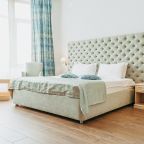 Люкс (Люкс с видом на горы и балконом), Гостевой дом Alm Hotel