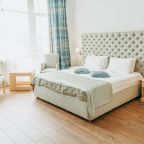 Люкс (Люкс с видом на горы и балконом), Гостевой дом Alm Hotel