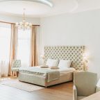 Люкс (Люкс с видом на горы и балконом), Гостевой дом Alm Hotel