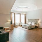 Люкс (Люкс с видом на горы и балконом), Гостевой дом Alm Hotel