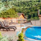 Подогреваемый бассейн круглый год, Гостевой дом Alm Hotel