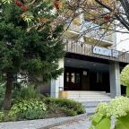 Вход в отель