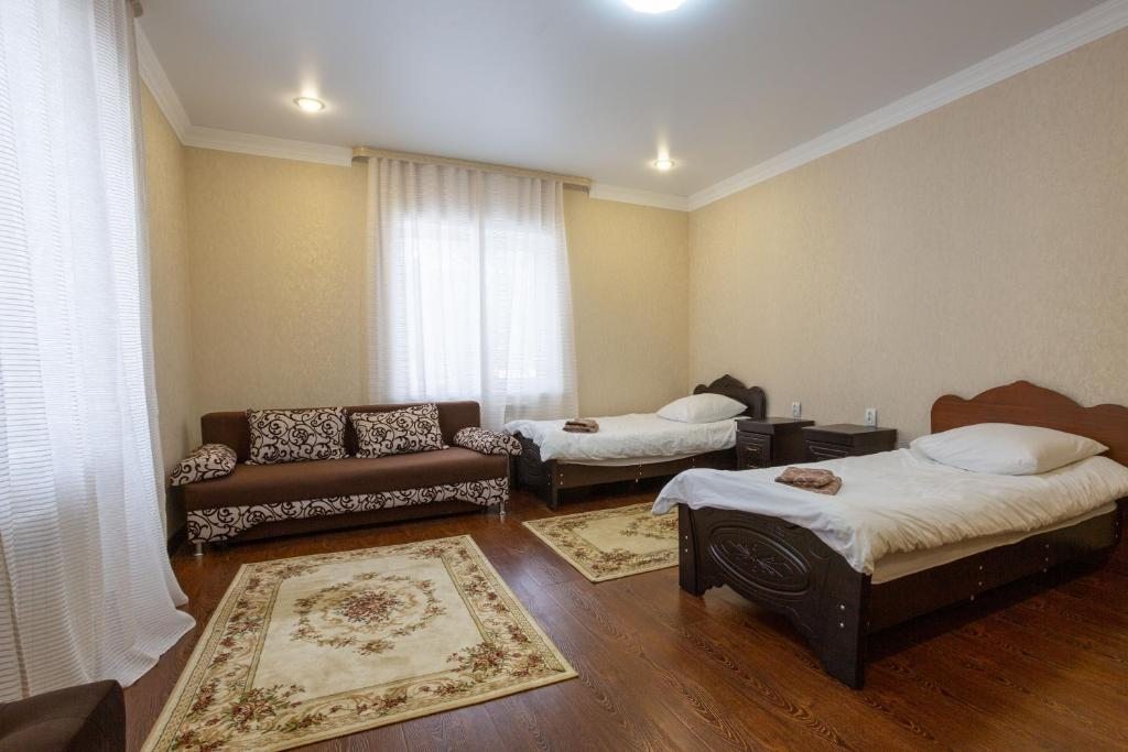 Двухместный (Номер с двумя односпальными  кроватями и диваном) гостевого дома Мариам, Архыз
