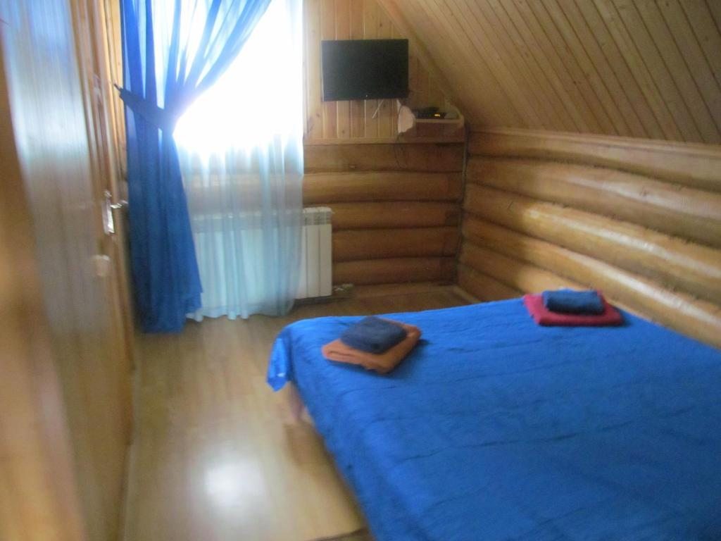 Четырехместный (Номер с 2 кроватями размера «queen-size») гостевого дома Любава+, Каменномостский, Республика Адыгея