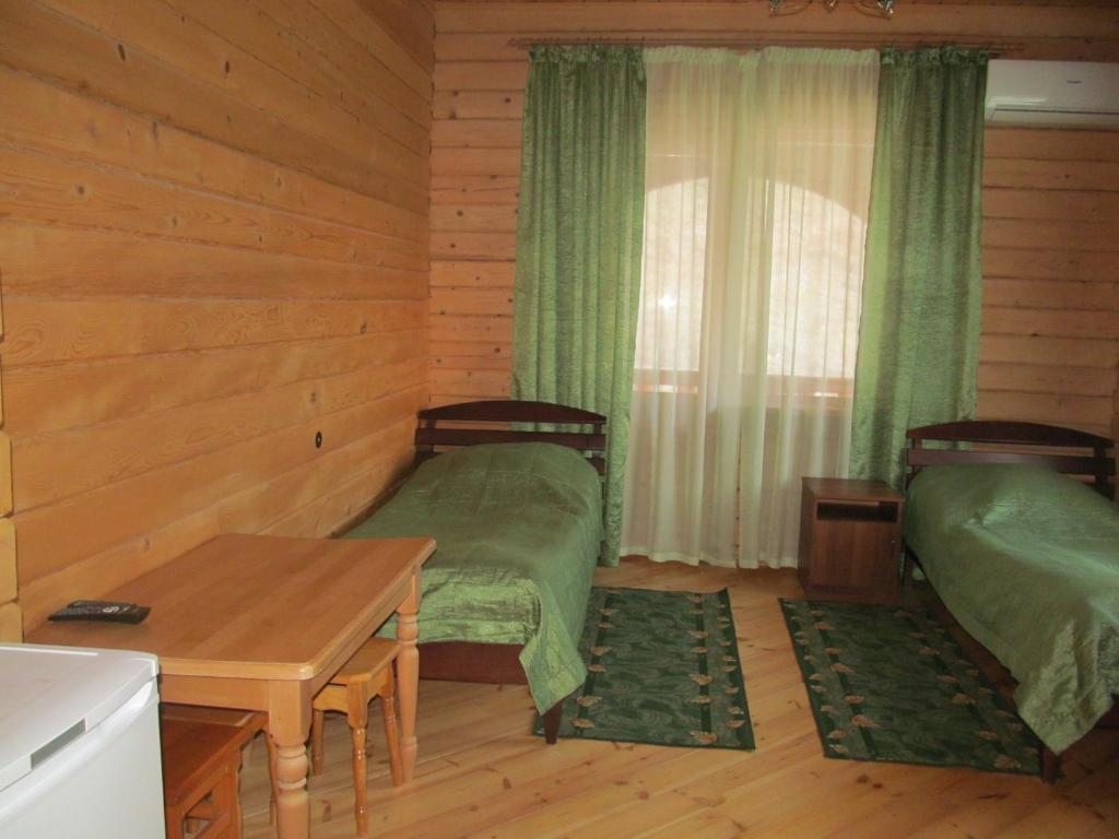 Двухместный (Двухместный номер с 2 отдельными кроватями и балконом.) гостевого дома Любава+, Каменномостский, Республика Адыгея