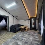 Номер люкс. Барнхаус. Вид на входную дверь.