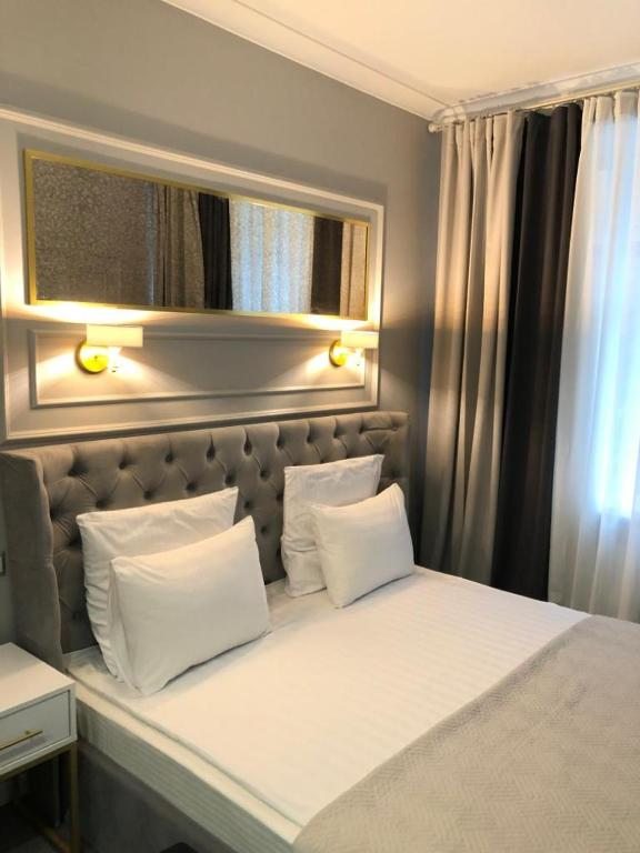 Двухместный (Улучшенный двухместный номер с 1 кроватью) мини-отеля Benvenuti hotel-2, Москва