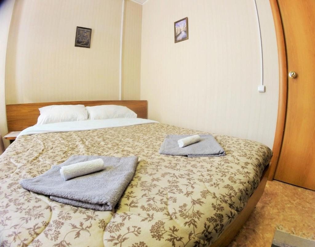 Трехместный (Трехместный номер с общей ванной комнатой) мини-гостиницы Мансарда на Лиговском, Санкт-Петербург