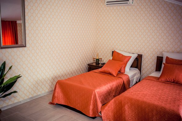 Двухместный (Стандарт с двумя односпальными кроватями) гостиницы Империя, Краснодар