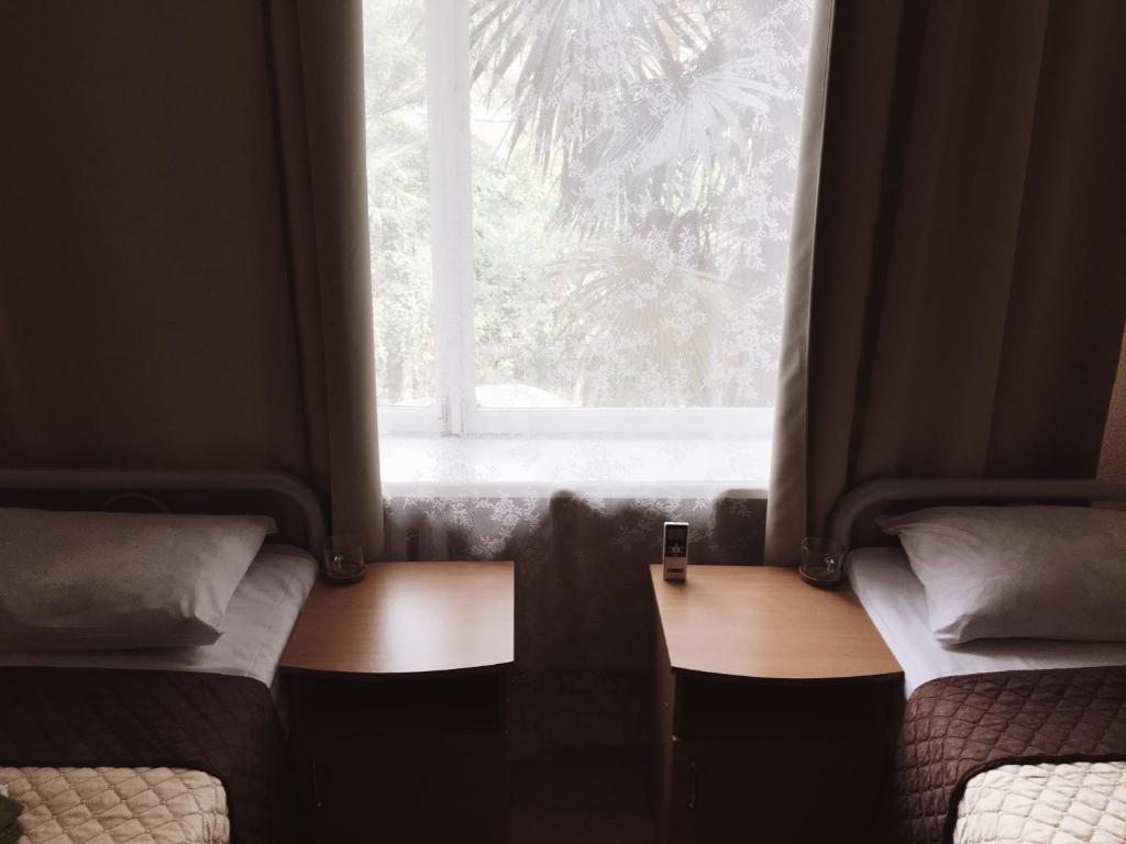 Двухместный (Двухместный номер без удобств с двумя кроватями) хостела На Комсомольской, Сочи