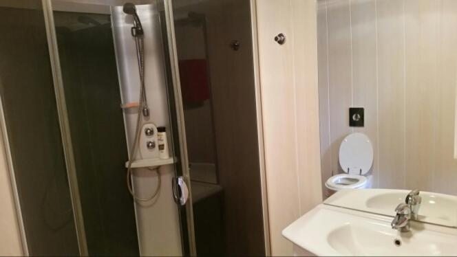 Двухместный (Двухместный номер с 1 кроватью и собственной ванной комнатой) базы отдыха Casa Blanca, Димитровград