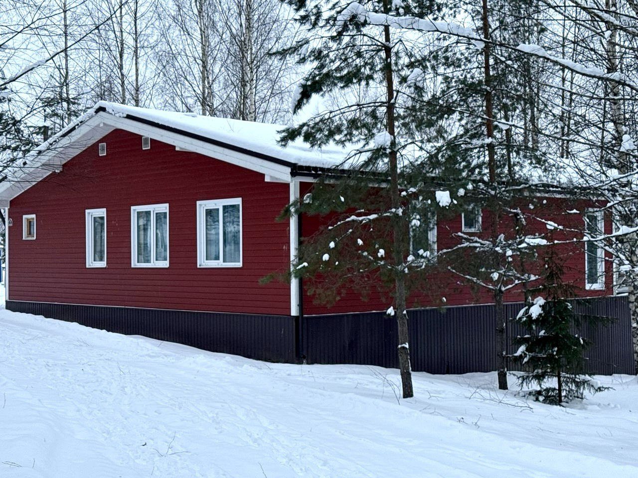 Двенадцатиместный (Хоромы), База отдыха Любытино Хутор