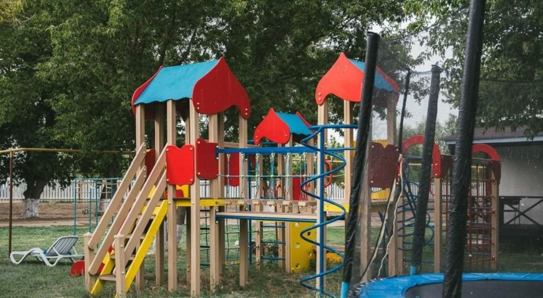Детская площадка, База отдыха Путина