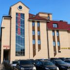 Основной вход со стороны улицы Гаяза Исхаки