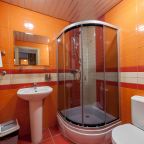 Двухместный (Стандарт улучшенный с тремя кроватями), Отель Искра