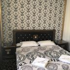 Номер с одной большой кроватью