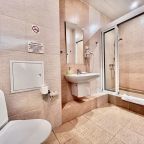 очень просторная ванная комната