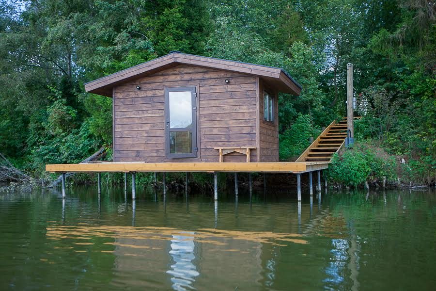 Рыбацкий домик на воде