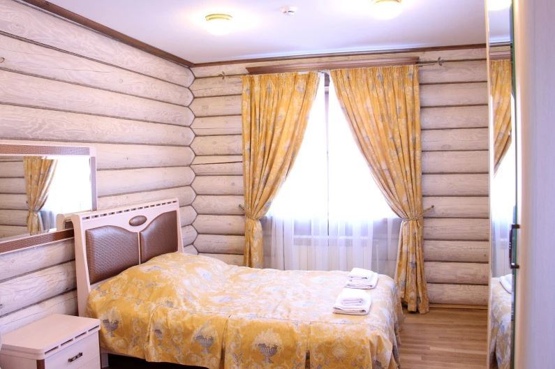 Номер с двуспальной кроватью в парк-отеле Лазурный берег на Оке, Волковское. Парк-Отель Лазурный берег на Оке