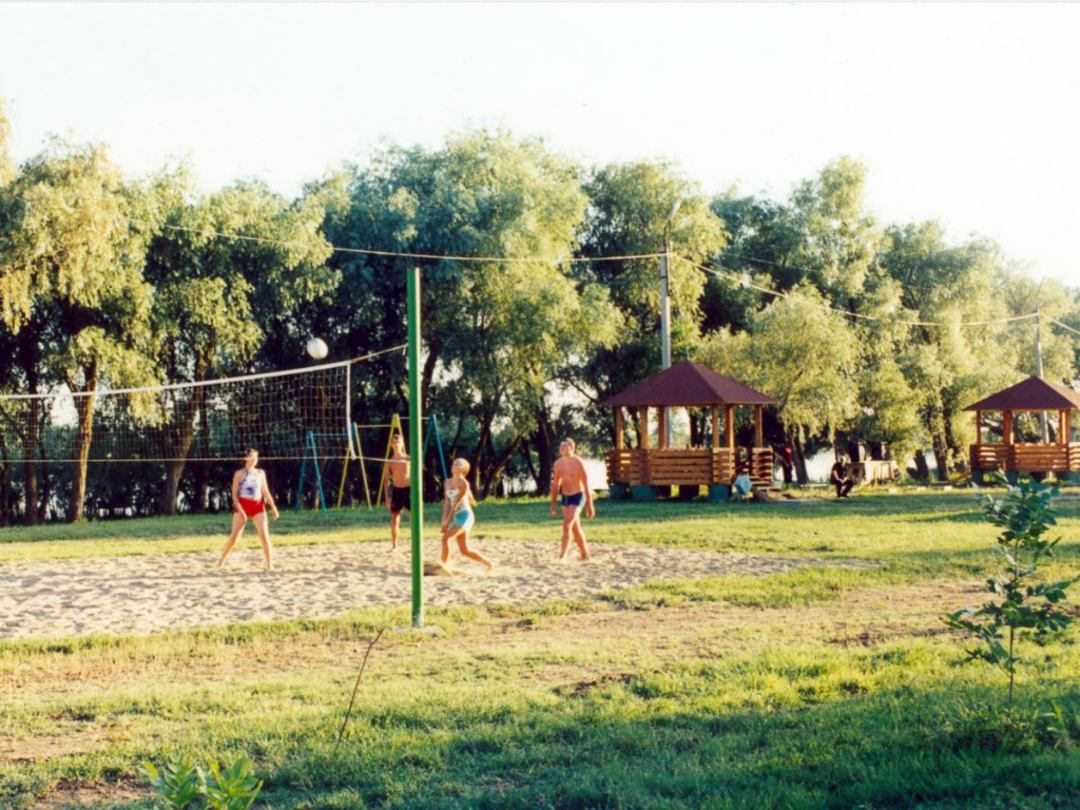 Волейбольная площадка, База отдыха Пеликан