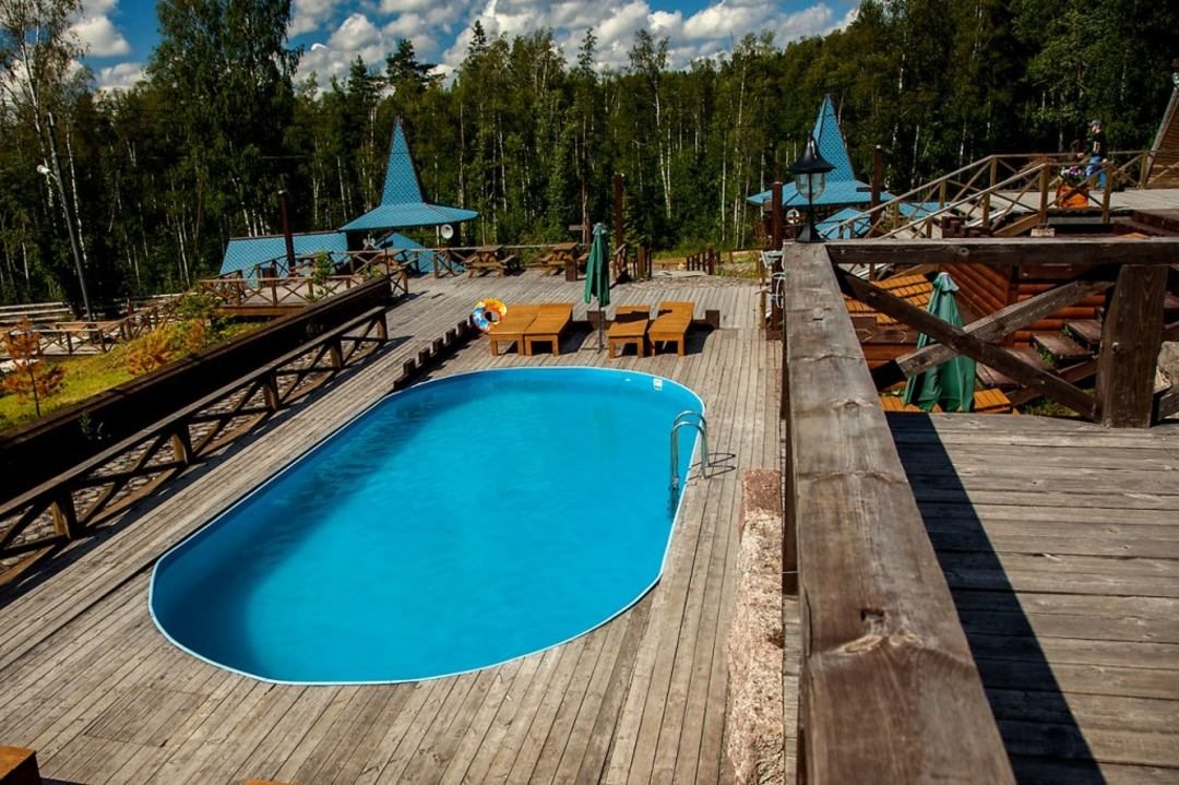 Открытый плавательный бассейн, Загородный комплекс Кирочное
