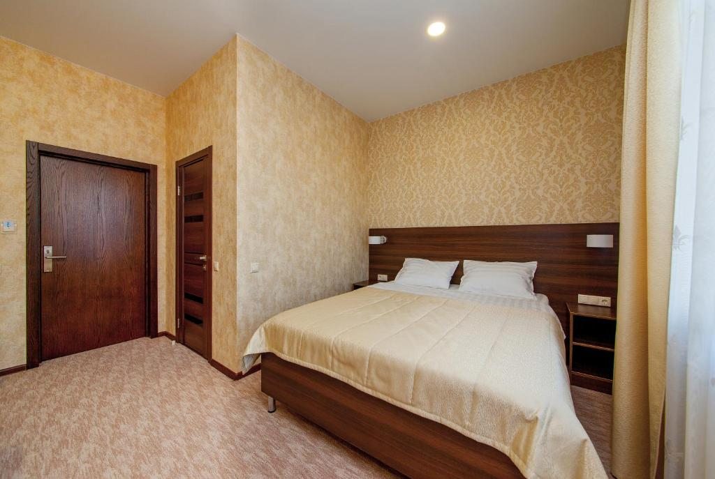 Двухместный (Улучшенный двухместный номер с 1 кроватью) отеля D Hotel, Краснодар