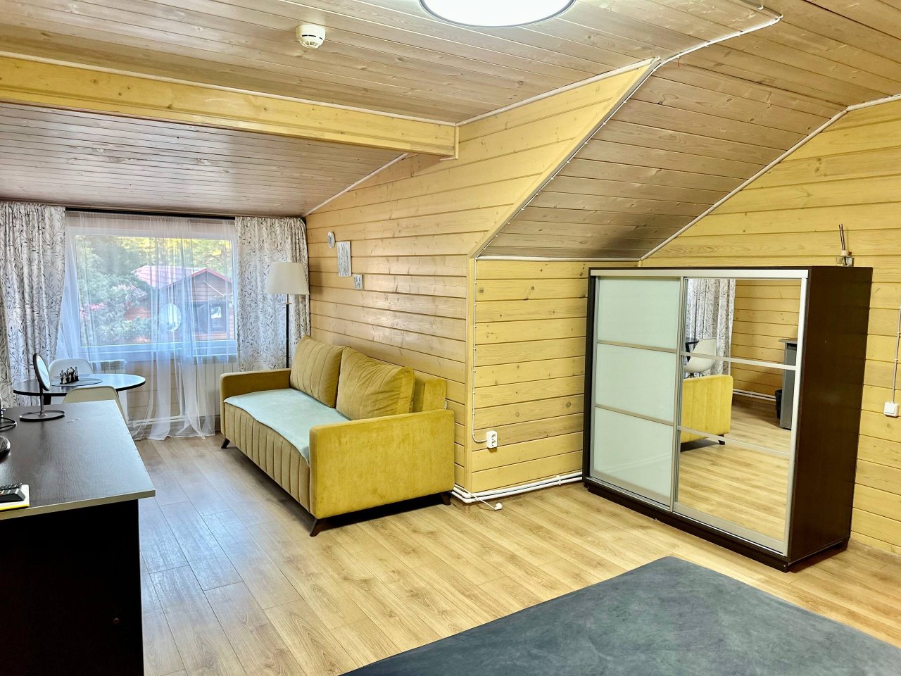 Делюкс (Отель 6), База отдыха Командор