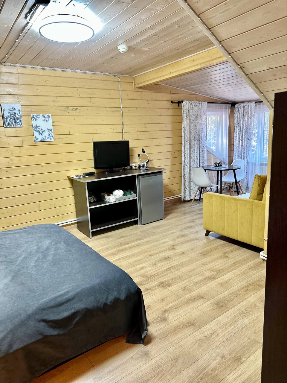 Делюкс (Отель 6), База отдыха Командор