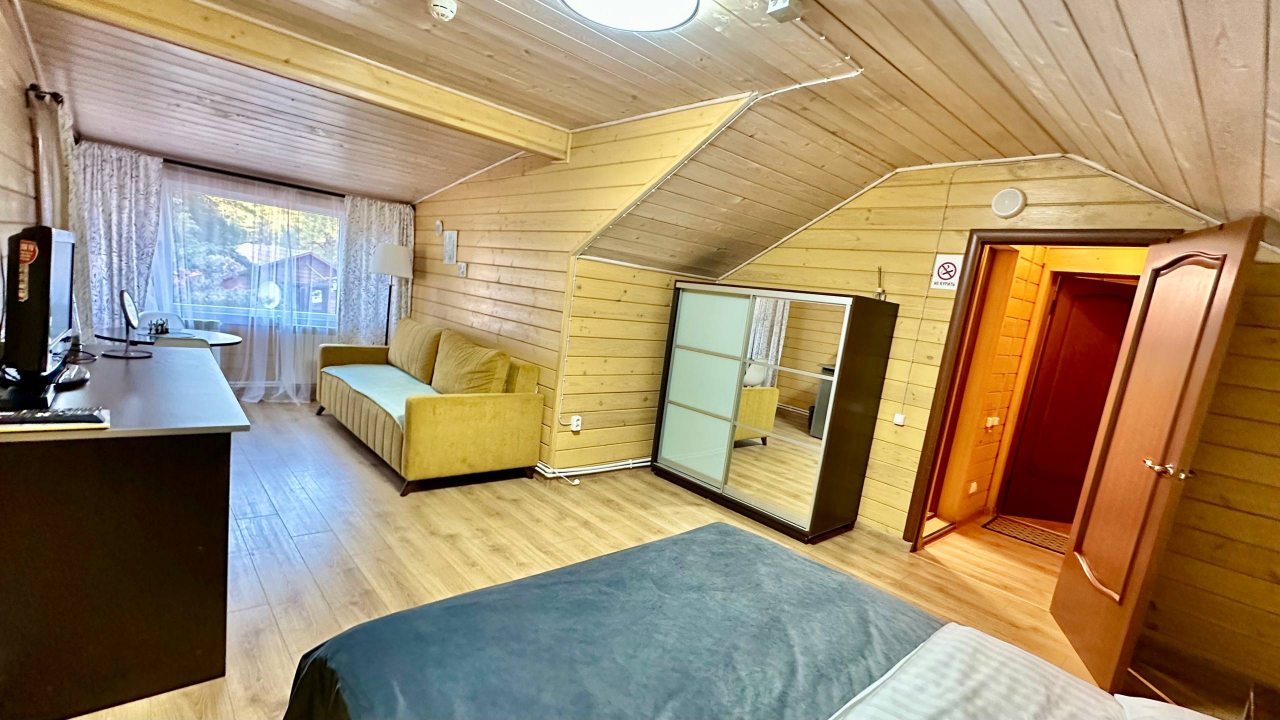 Делюкс (Отель 6), База отдыха Командор