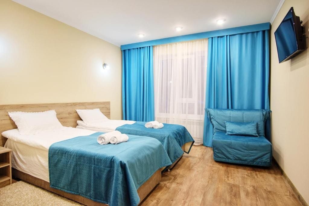 Двухместный (Стандартный двухместный номер с 2 отдельными кроватями и видом на горы) отеля ROYAL Архыз